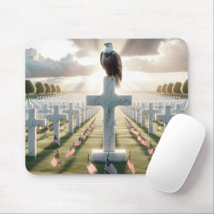 Tapis De Souris Bald Eagle Garde Un Cimetière Militaire