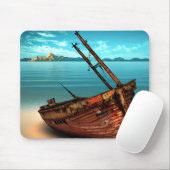 Tapis De Souris Bateau décapité sur une plage de sable abandonnée (Avec souris)
