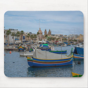 Tapis De Souris Bateaux de pêche traditionnels colorés à Malte