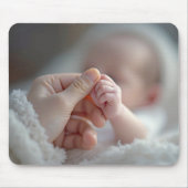 Tapis De Souris Bébé tenant une main adulte (Devant)