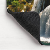 Tapis De Souris Belle cascade et ruisseau dans la forêt (Coin)