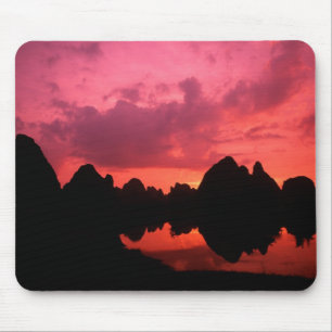 Tapis De Souris Belle couleur au coucher du soleil sur des montagn