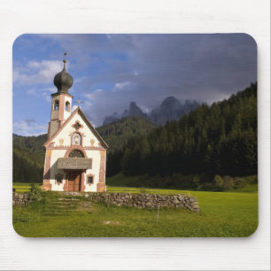 Tapis De Souris Belle église isolée et solitaire appelée Rainui