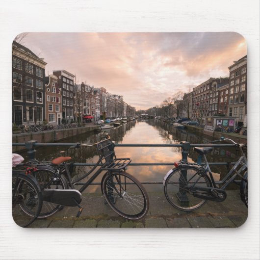 Tapis De Souris Bicyclettes au coucher du soleil à Amsterdam (Devant)