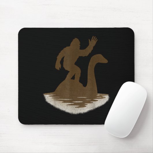 Tapis De Souris Bigfoot Riding Loch Ness Monster Funny Sasquatch  (Avec souris)
