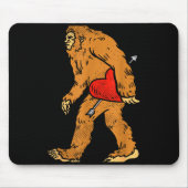 Tapis De Souris Bigfoot Sasquatch Heart With Arrow Funny Valentine (Devant)