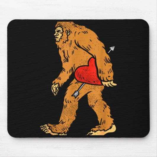 Tapis De Souris Bigfoot Sasquatch Heart With Arrow Funny Valentine (Devant)