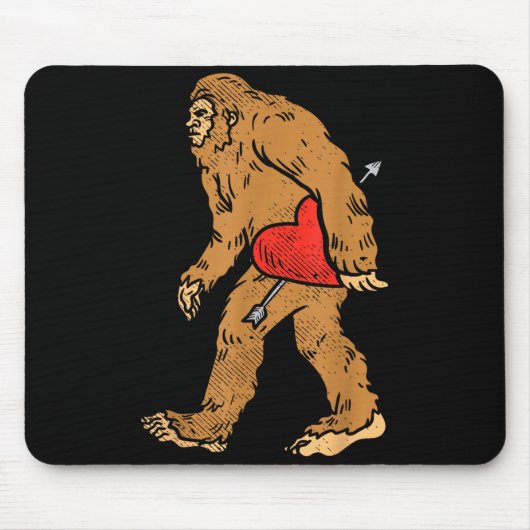 Tapis De Souris Bigfoot Sasquatch Heart With Arrow Funny Valentine (Devant)