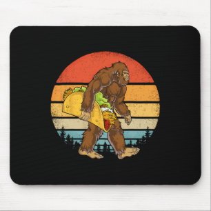 Tapis De Souris Bigfoot transportant Taco Drôle Cinco De Mayo Garç