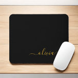 Tapis De Souris Black Gold Girl Script Monogramme Nom Moderne<br><div class="desc">Monogramme or et noir Ajoutez votre propre nom Mousepad (Mouse Pad). Cela rend le cadeau parfait pour 16 ans,  mariage,  douche nuptiale,  anniversaire,  baby shower ou bachelorette pour quelqu'un qui aime le luxe glam et les styles chic.</div>