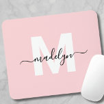 Tapis De Souris Blush rose moderne Nom du script Monogramme<br><div class="desc">Panier de souris initial monogramme couleur rose vif personnalisé. Ajoutez une touche d'élégance à votre espace de travail avec ce tapis de souris élégant. Doté d'un arrière - plan rose vif, d'une lettre initiale blanche et d'un nom de script noir, ce design est parfait pour tous ceux qui aiment un...</div>
