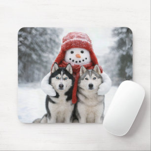 Tapis De Souris Bonhomme de neige étreignant des chiens huskies si