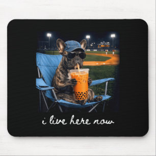 Tapis De Souris Bouledogue boit du café glacé sur le terrain de ba
