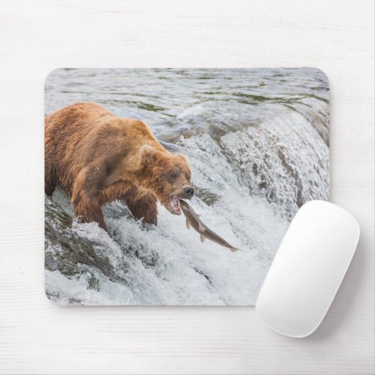 Tapis De Souris Brown Bear Catches Red Salmon (Avec souris)