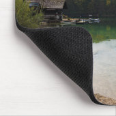 Tapis De Souris Cabine à côté de lac Bohinj en Slovénie (Coin)