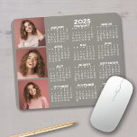 Tapis De Souris Calendrier 2023 avec 3 Collage photo - taupe<br><div class="desc">Un collage photo de 3 avec un calendrier 2023. Un objet amusant pour le Nouvel An. Ajoutez 3 photos carrés à cette conception.</div>