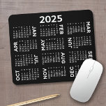 Tapis De Souris Calendrier 2025 - moderne noir et blanc simple<br><div class="desc">Noir et blanc - Un calendrier minimal de base de 12 mois 2025 avec un arrière - plan couleur solide. Un look moderne pour votre bureau à domicile ou casier scolaire. Les polices sont simples à lire et les couleurs peuvent être modifiées. — Si vous ouvrez la zone de personnaliser,...</div>