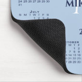 Tapis De Souris Calendrier 2026 Chic Monogramme Nom sur bleu clair (Coin)