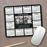 Tapis De Souris Calendrier avec photo dans le centre<br><div class="desc">Un collage photo 2 avec un calendrier 2024 et de la place pour ajouter quelques lignes de texte. Un article amusant pour le Nouvel An à utiliser au bureau ou à la maison. Ajoutez 2 photos carrés à cette conception.</div>