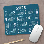 Tapis De Souris Calendrier - bleu moderne et blanc simple<br><div class="desc">Marine bleu et blanc - Un calendrier minimal de base de 12 mois 2025 avec un arrière - plan couleur solide. Un look moderne pour votre bureau à domicile ou casier scolaire. Les polices sont simples à lire et les couleurs peuvent être modifiées. — Si vous ouvrez la zone de...</div>