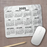 Tapis De Souris Calendrier d'affichage de l'année complète - horiz<br><div class="desc">Noir et blanc avec arrière - plan de boule d'or - Un calendrier minimal de base de 12 mois 2024. Un look standard pour un amateur d'or. Les polices sont simples à lire et les couleurs peuvent être modifiées. — Si vous ouvrez la zone de personnaliser, cela vous mènera à...</div>