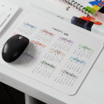 TAPIS DE SOURIS CALENDRIER PASTEL 2025 SCRIPT ÉCRIT À LA MAIN<br><div class="desc">Restez organisé et inspiré avec ce pavé de souris de calendrier 2025. Chaque mois est magnifiquement mis en évidence dans les tons pastel doux et affiché dans une police manuscrite élégante de style script, ajoutant une touche de sophistication à votre espace de travail. Parfait pour un référencement rapide pendant le...</div>
