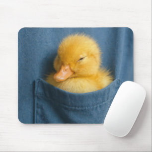 Tapis De Souris Caneton jaune dans une poche de T-shirt