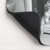 Tapis De Souris Caniches miniatures se reposant devant la cheminée (Coin)