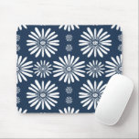 Tapis De Souris Carrelage floral Motif bleu blanc<br><div class="desc">Découvrez ce magnifique motif de marguerite ! Customisez-le en ajoutant votre propre texte. Consultez mon magasin pour en savoir plus ! Si vous l'achetez,  merci ! N'oubliez pas de partager une photo sur Instagram de celle-ci en action et de m'étiqueter @shoshannahscribbles :)</div>