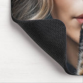 Tapis De Souris Cat Paw Silencing a Pretty Woman (Coin)