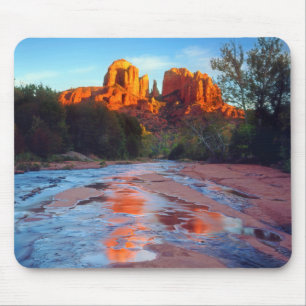 Tapis De Souris Cathedral Rock se reflétant dans Oak Creek au couc