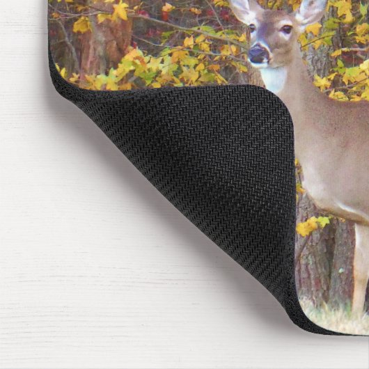 Tapis De Souris Cerf devant l'arbre d'automne jaune (Coin)