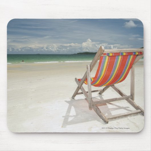 Tapis De Souris Chaise de plate-forme sur le sable blanc de la (Devant)