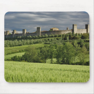 Tapis De Souris Champ de blé et Monteriggioni lointain, dans le
