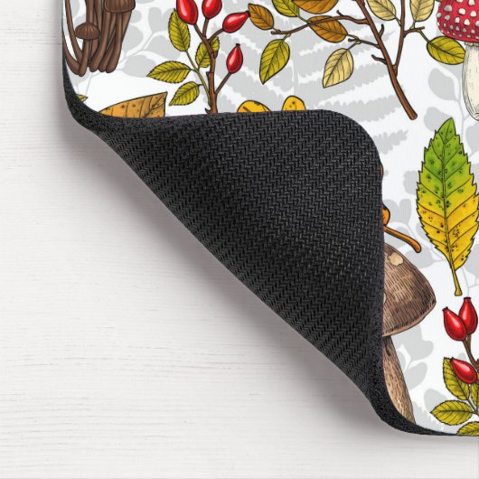 Tapis De Souris Champignons d'automne, feuilles, noix et baies sur (Coin)
