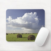 Tapis De Souris Champs de récolte avec des nuages de tempête, (Avec souris)