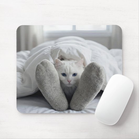 Tapis De Souris Chat blanc sous une couette blanche (Avec souris)