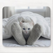 Tapis De Souris Chat blanc sous une couette blanche (Devant)