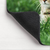 Tapis De Souris Chat couché dans l'herbe (Coin)