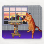 Tapis De Souris Chat de Menorah<br><div class="desc">Ainsi le chat est un roux qu'il est un Ashkenazi ! Et c'est crépuscule ainsi il est mis sur son kippah, il allume les bougies et dit les prières, et se rappelle qu'un grand miracle s'est produit là.</div>