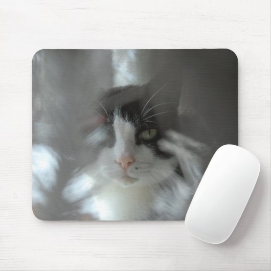 Tapis De Souris Chat de smoking scrutant par des branches (Avec souris)