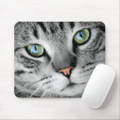 Tapis De Souris Chat Gris Tabby aux Yeux Verts en Gros Plan (Avec souris)
