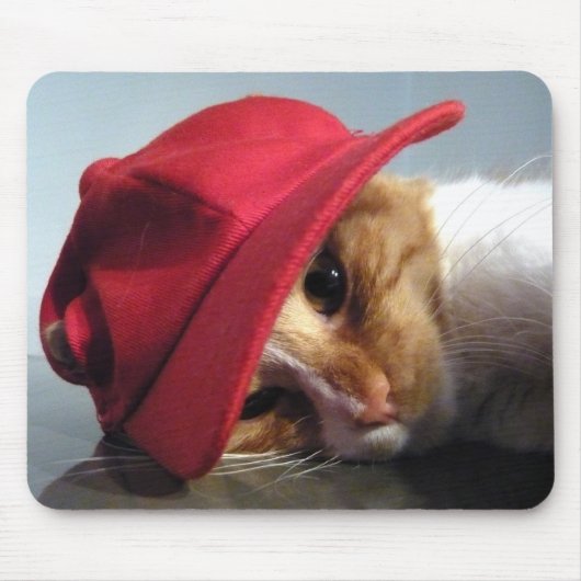 Tapis De Souris Chat mignon utilisant le casquette rouge Mousepad (Devant)