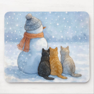 Tapis De Souris Chats assis avec un bonhomme de neige dans un cham