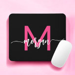 Tapis De Souris Chaud rose noir moderne Script Girl Monogramme Nom<br><div class="desc">Ajoutez une pop de couleur à votre espace de travail avec notre Hot Pink Modern Script Girly Monogramme Nom de souris Pad! Doté d'un design rose vif et personnalisé avec votre nom dans un script moderne chic, ce pavé de souris mélange style et fonctionnalité. La surface lisse assure des mouvements...</div>