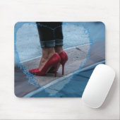 Tapis De Souris Chaussures rouges de talon haut sur un mousepad (Avec souris)