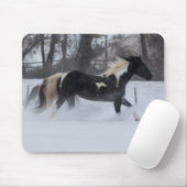 Tapis De Souris Cheval à travers la neige (Avec souris)
