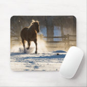 Tapis De Souris Cheval à travers la neige (Avec souris)