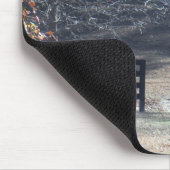 Tapis De Souris Cheval Brown à pied à travers la clôture (Coin)