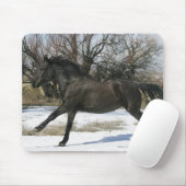 Tapis De Souris Cheval sauvage de mustang dans la neige 2 (Avec souris)